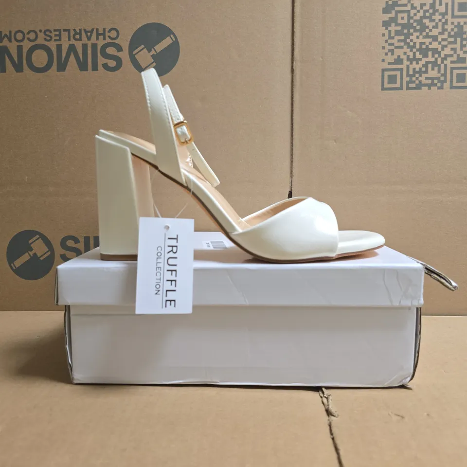 BOXED PAIR OF TRUFFLE COLLECTION OPEN TOE BLOCK HEEL SANDALS IN WHITE SIZE UK 6