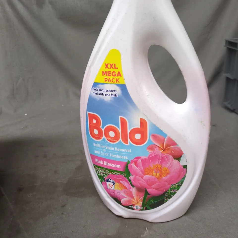 TOTE OF APPROXIMATELY 8 ASSORTED LIQUID ITEMS TO INCLUDE: BOLD STAIN REMOVER 