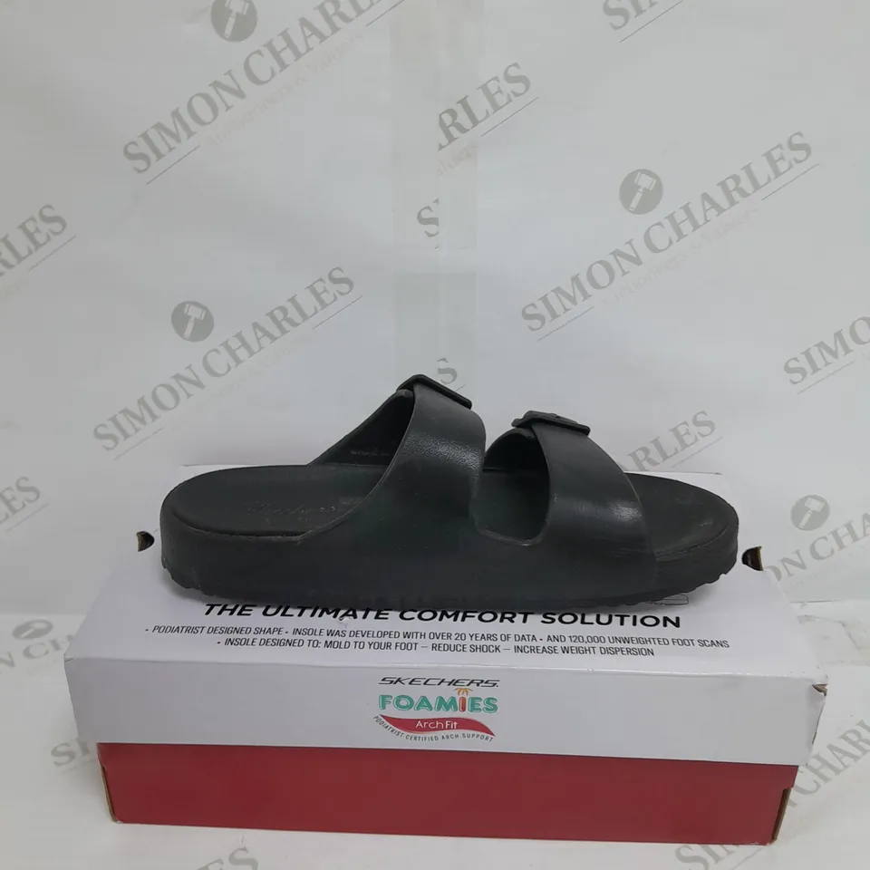 BOXED PAIR OF SKETCHERS ARCH FIT FOAMIES BLACK SIZE 6 SANDAL 