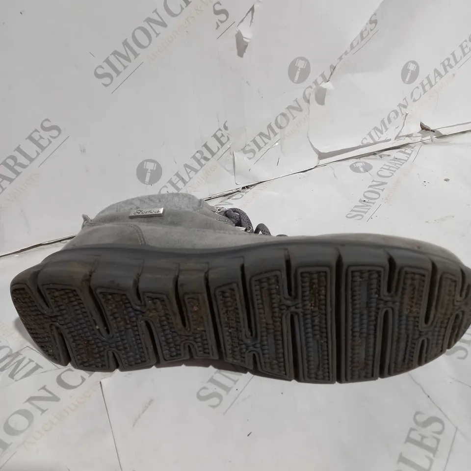 BOXED SKECHERS SYNERGY WARM TECH BOOTS, GREY - SIZE 7 