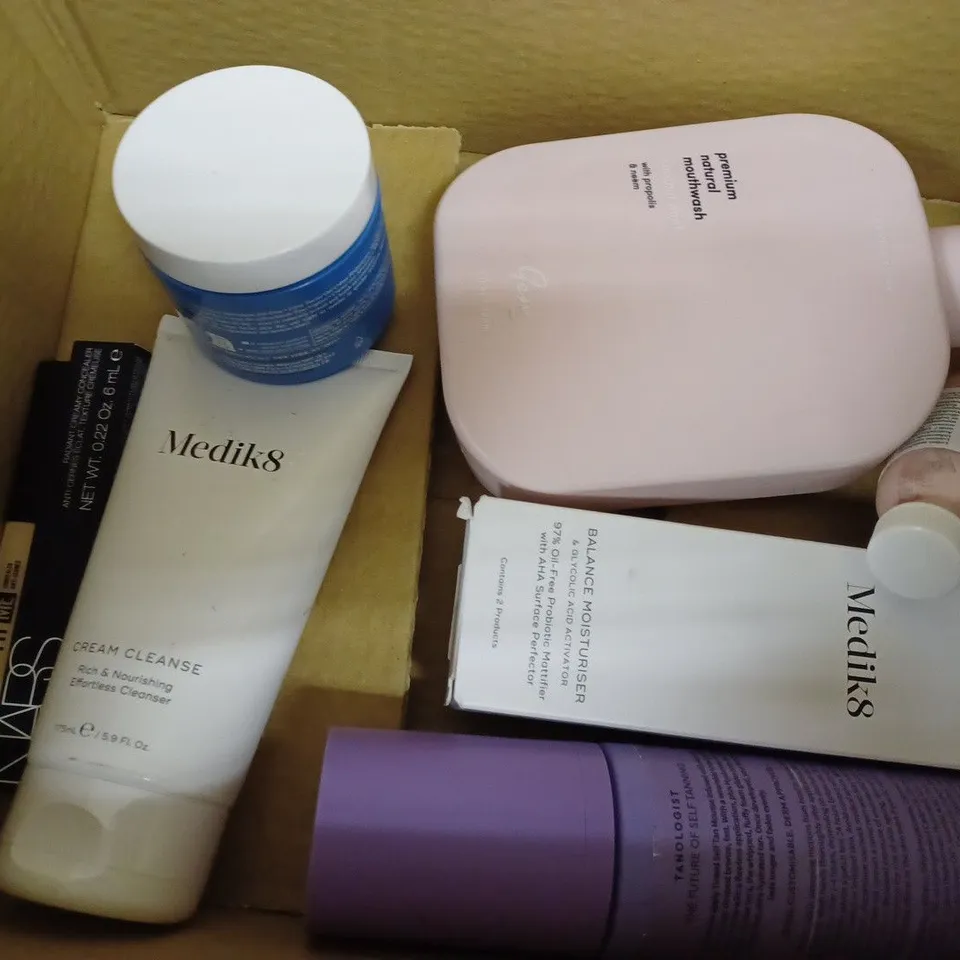 APPROXIMATELY 10 ASSORTED HEALTH AND BEAUTY PRODUCTS TO INCLUDE MEDIK8 BALANCE MOISTURISER, TANOLOGIST TINTED SELF TAN MOUSSE, GEM PREMIUM NATURAL MOUTWASH