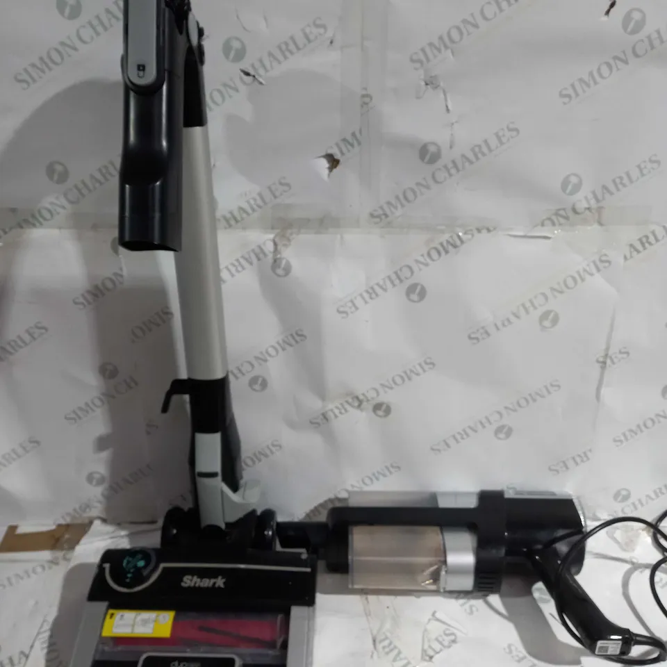 SHARK STRATOS ANTI HAIR WRAP PET PRO VACUUM CLEANER HZ3000UKT