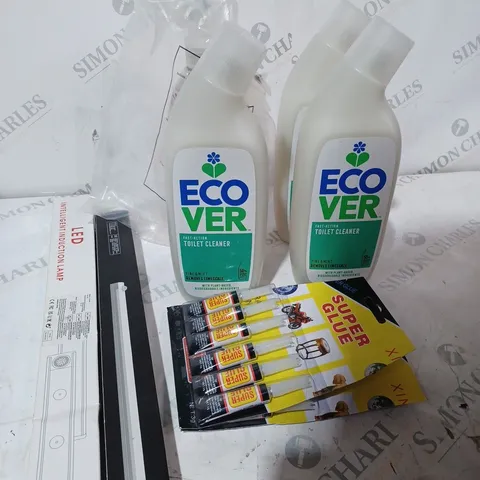 GROUP OF ASSORTED HOUSEHOLD ITEMS TOO INCLUDE CLEANING PRODUCTS AND LIGHTING