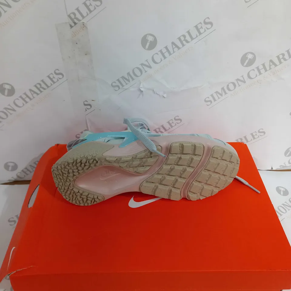 BOXED PAIR OF NIKE AIR HUARACHE CRAFT UK 5 