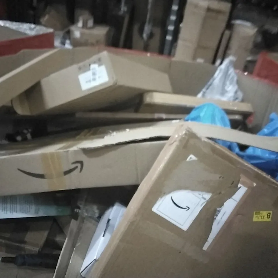 PALLET OF ASSORTED PRODUCTS AND HOUSEHOLD GOODS TO INCLUDE;AQUARIUM CLIP LIGHT,BAKERY TIN,KIDS PLAYHOUSE TOY