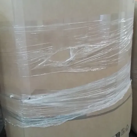 PALLET CONTAINING A LARGE QUANTITY OF PILLOWS