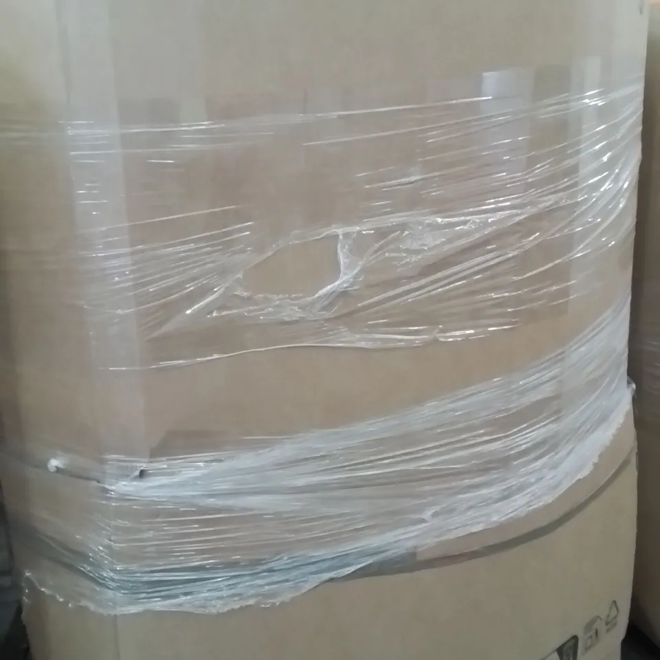 PALLET CONTAINING A LARGE QUANTITY OF PILLOWS 