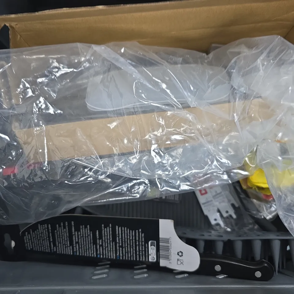 APPROXIMATELY 5 ASSORTED HOUSEHOLD ITEMS TO INCLUDE FISHING LURE, ETC