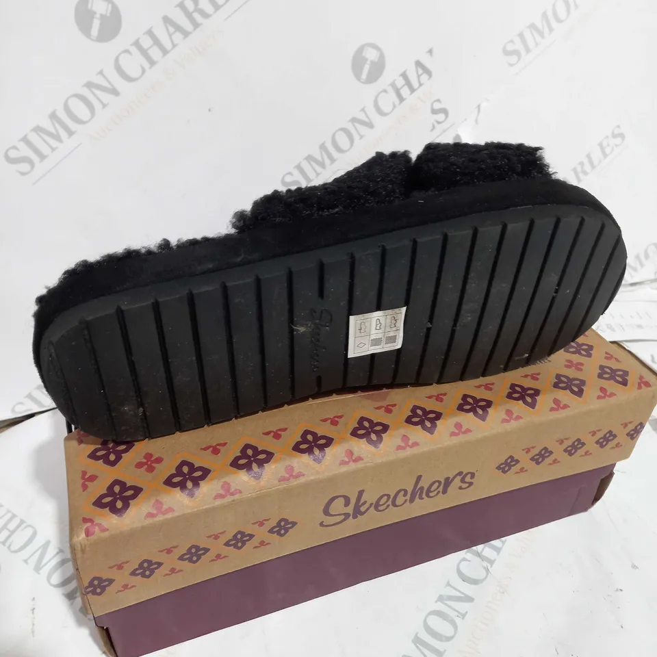 SKECHERS COZY SLIPPERS BLACK - UK SIZE 4