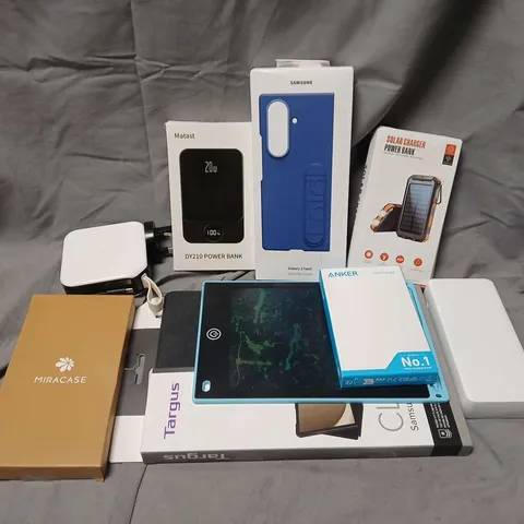 APPROXIMATELY 12 ASSORTED MOBILE PHONE ACCESSORIES TO INCLUDE CASES, SCREEN PROTECTORS AND POWERBANKS, ETC