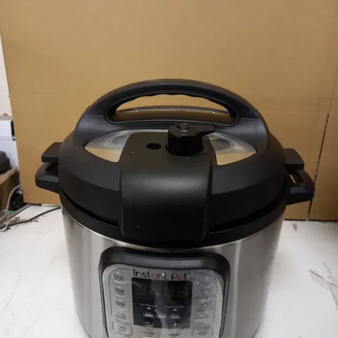 INSTANT POT DUO 7 IN 1 PRESSURE COOKER