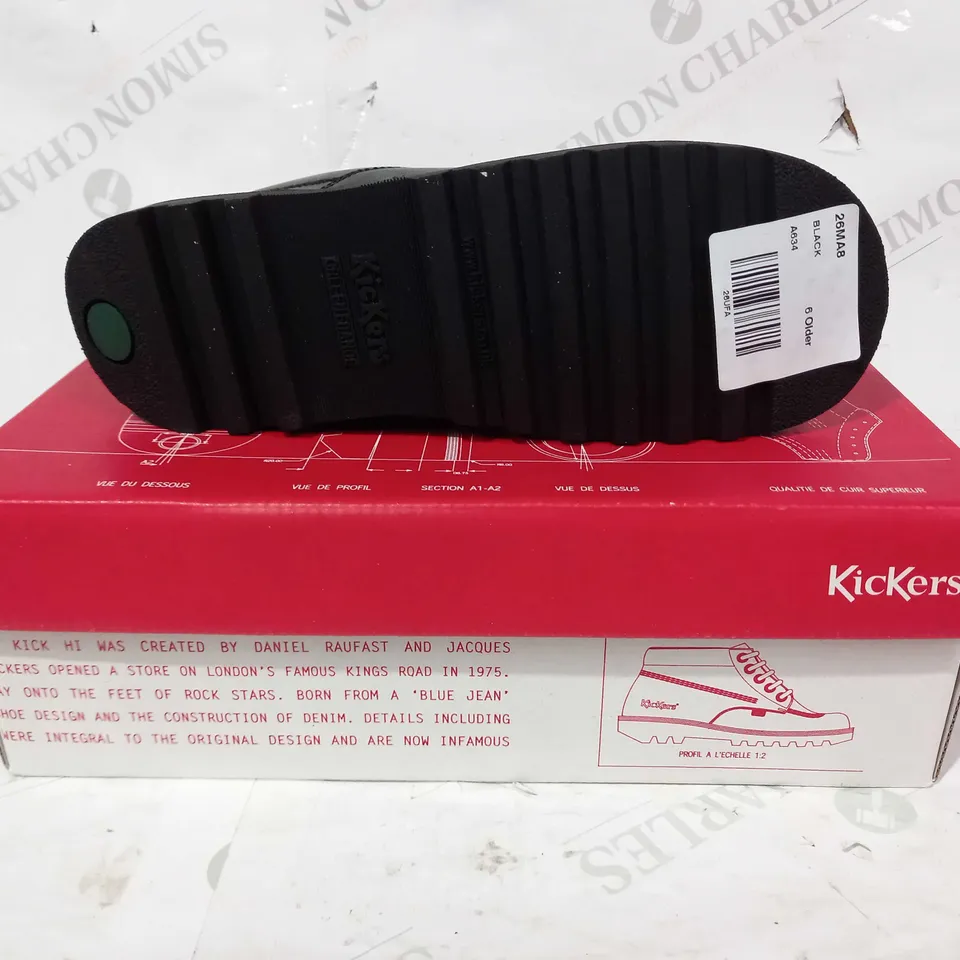 BOXED PAIR OF KICKERS LACE UP SHOES IN BLACK EU SIZE 39