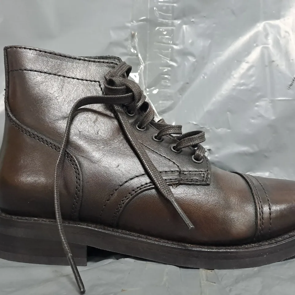 BOXED PAIR OF THURSDAY ANKLE BOOTS IN BROWN SIZE US 7