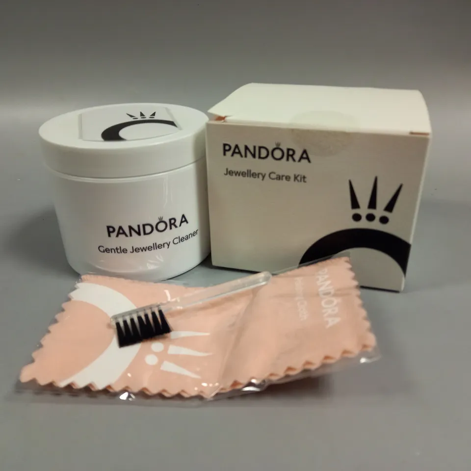 BOXED PANDORA JEWELLERY CARE KIT 