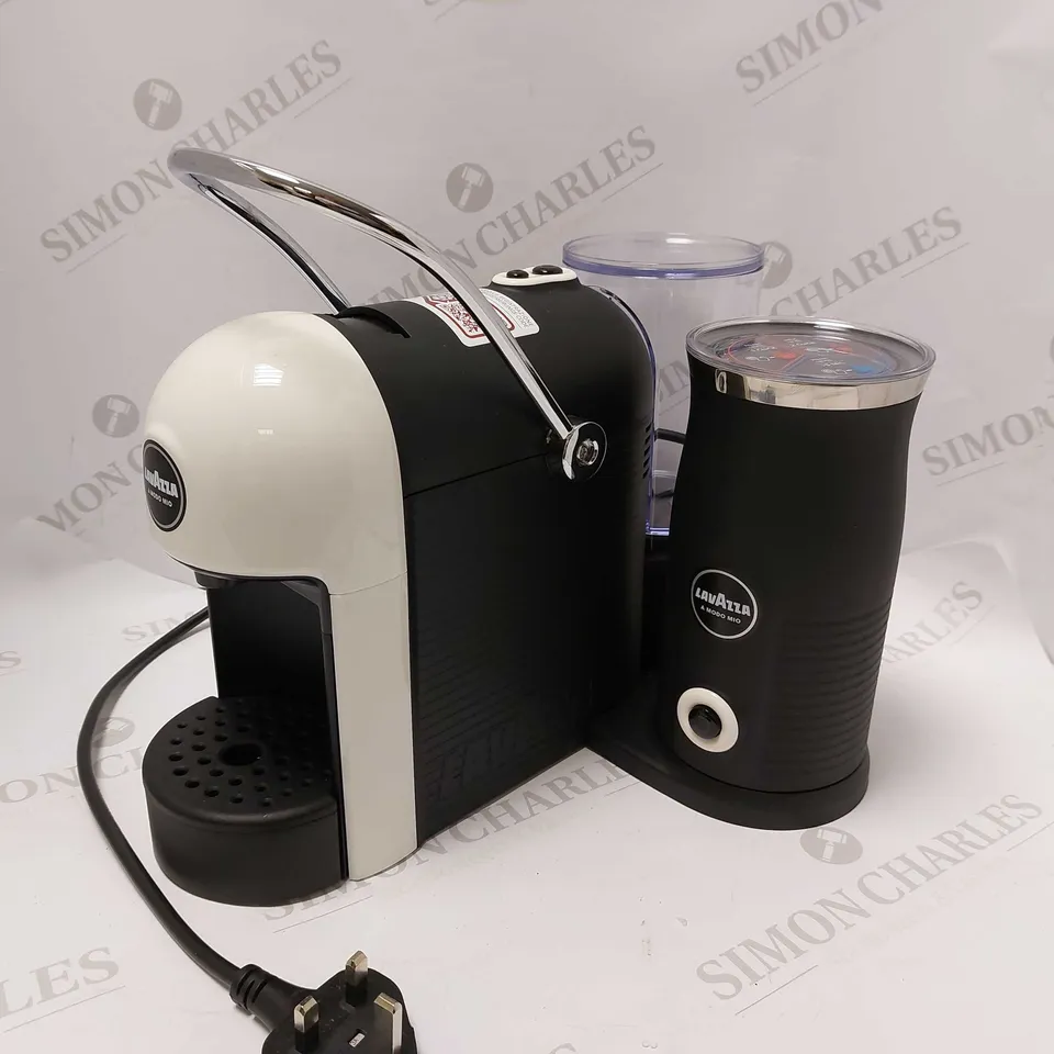 LAVAZZA A MODO MIO COFFEE MACHINE