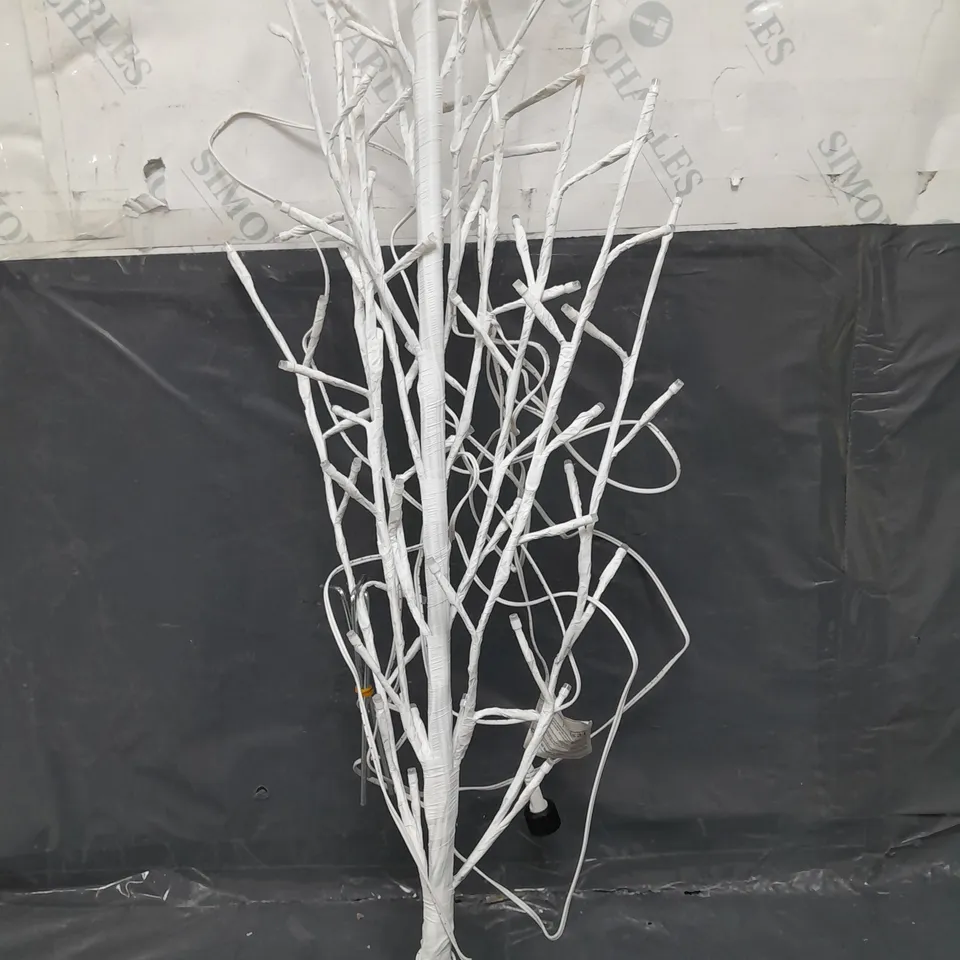 BOXED 4FT LIT FLAT WHITE TREE - MULTI PASTEL (1 BOX) RRP £49.99