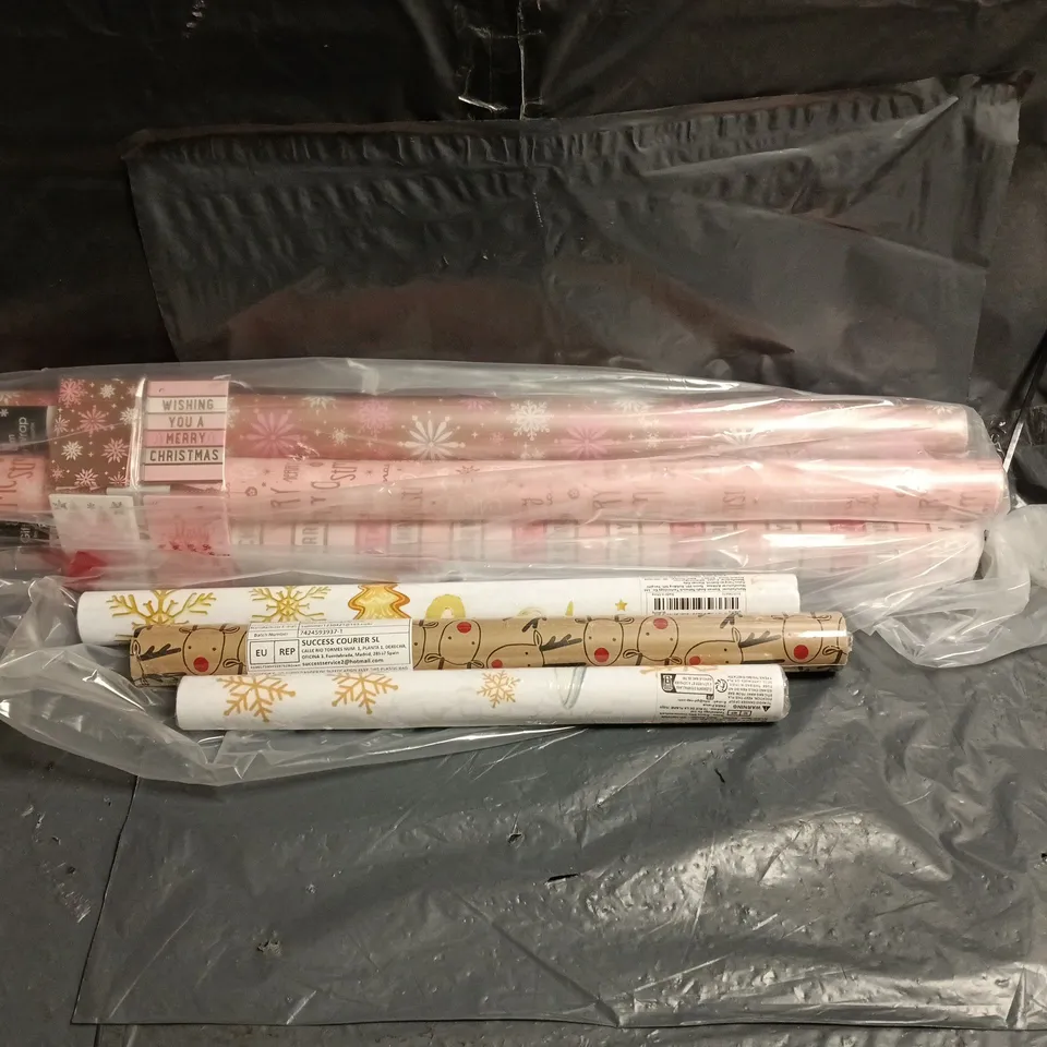 BOX OF APPROXIMATELY 18 ASSORTED WRAPPING/WALL PAPERS OF VARIOUS SIZES, STYLES AND DESIGNS INCLUDING XMAS