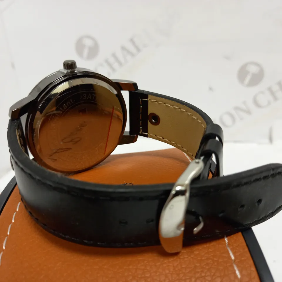LA BANUS BLACK & WHITE DIAL LEATHER STRAP WRISTWATCH 