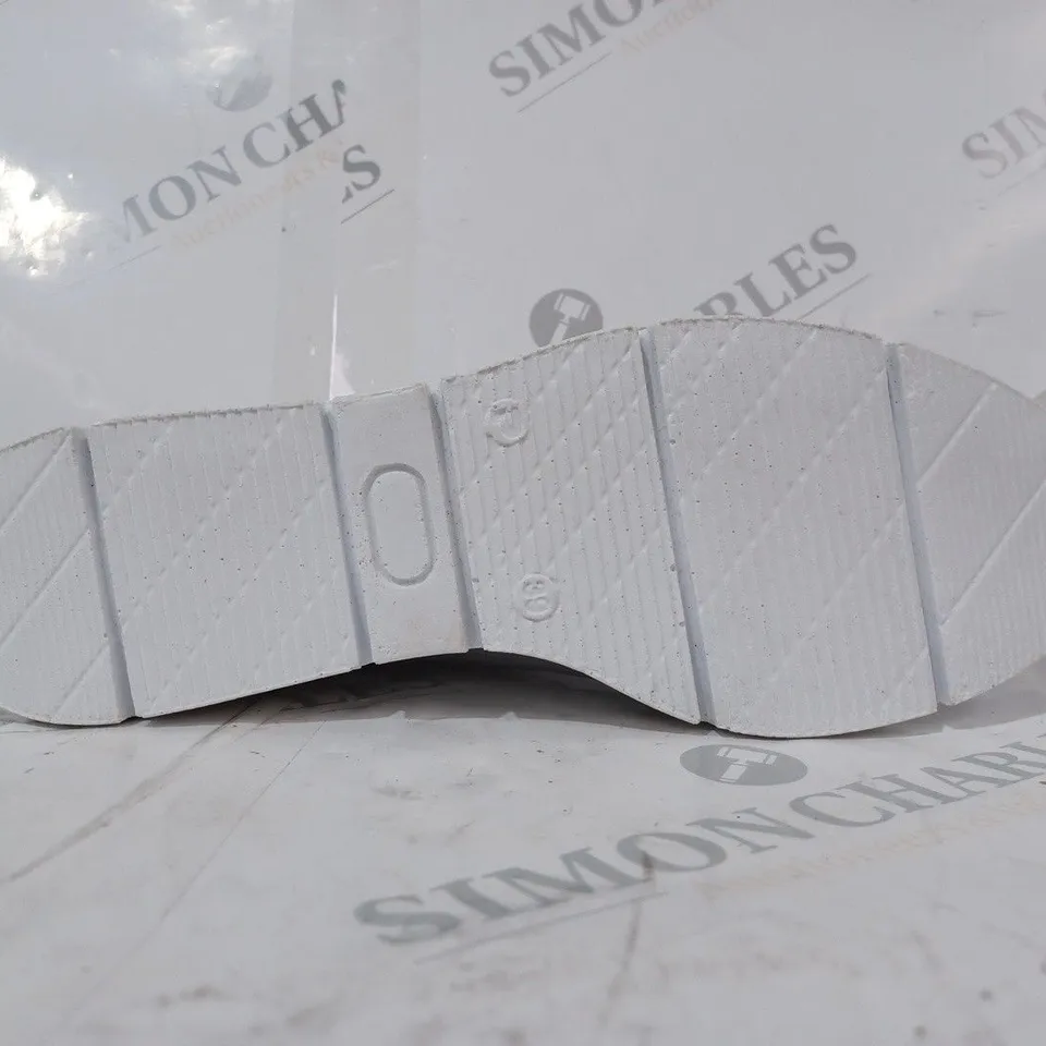 MODA IN PELLE GENE SILVER LEATHER SIZE 6 WEDGE TRAINERS - BOXED 