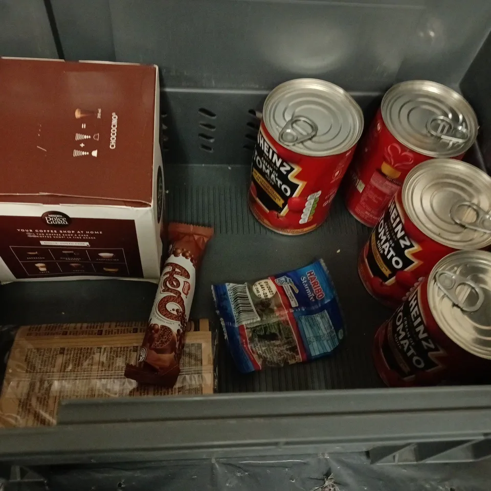 LOT OF APPROXIAMTELY 15 ASSORTED FOOD ITEMS TO INCLUDE SHORTBREAD KIT AND TOMATO SOUPS