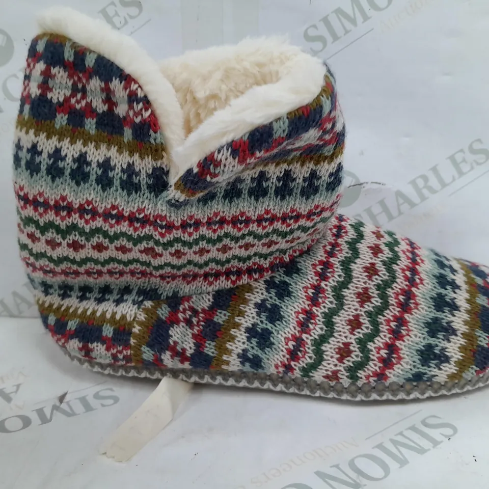 BOXED PAIR OF SEASALT CORNWALL SNOOZE SLIPPERS IN FLORAL - UK M/L