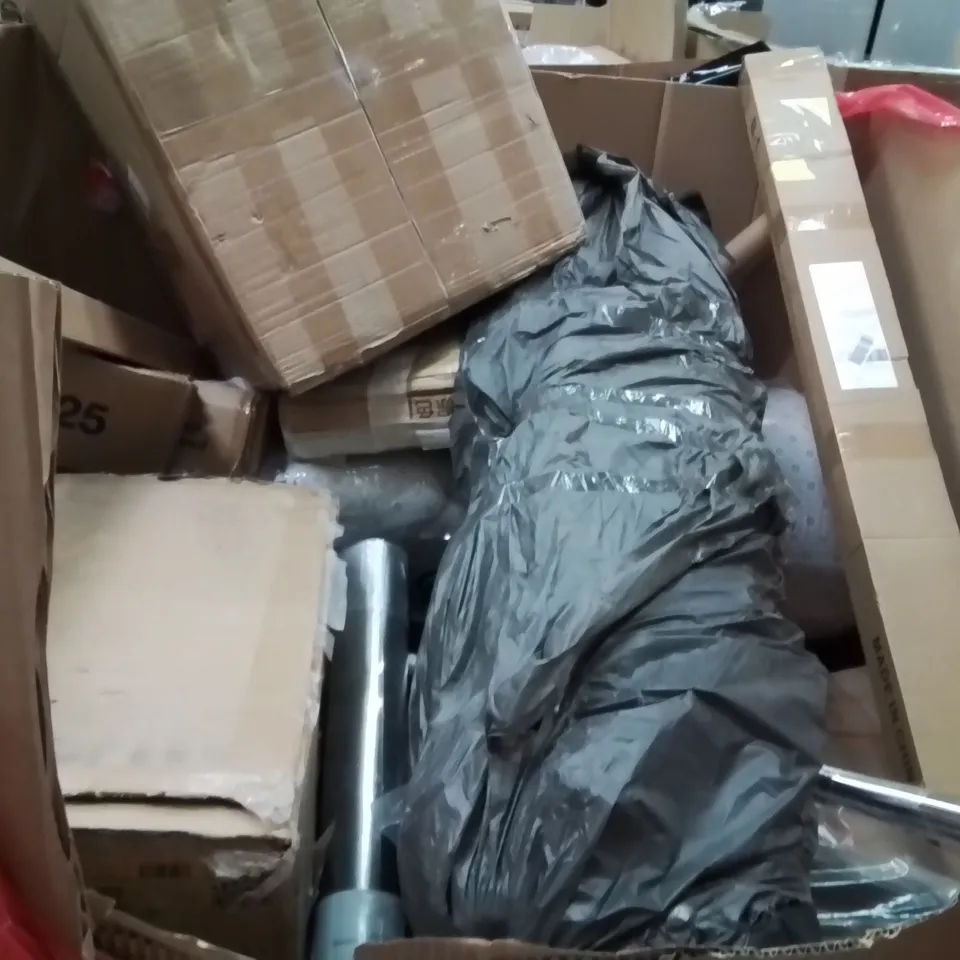 PALLET OF ASSORTED HOUSEHOLD GOODS AND PRODUCTS TO INCLUDE;CAT LITTER TRAY,AQUARIUM LIGHT,PRESSURE CANER COOKER