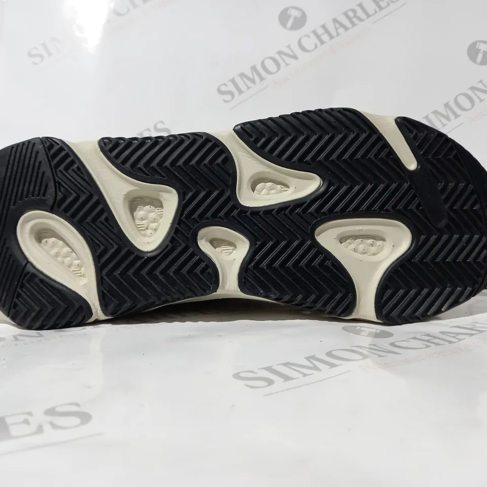 BOXED PAIR OF ADIDAS YEEZY BOOST 700 TRAINERS IN BEIGE UK SIZE 10.5