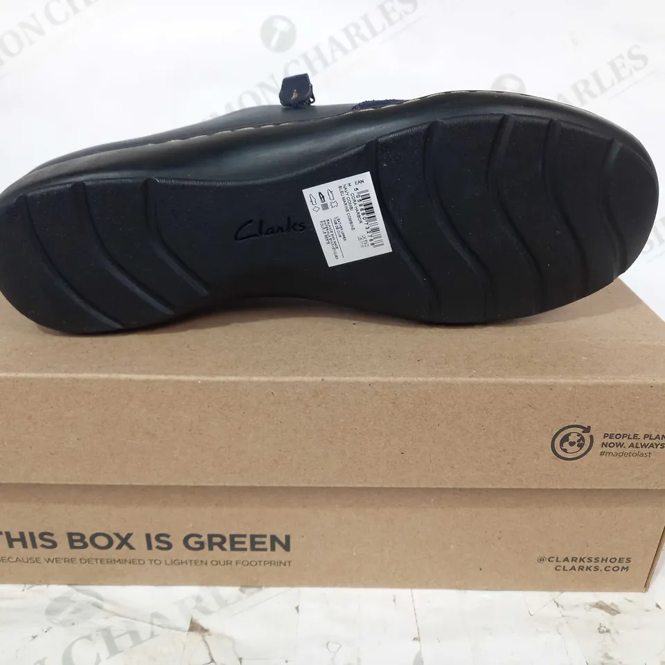 BOXED PAIR OF CLARKS CORA HARBOR SHOES IN NAVY UK SIZE 8.5