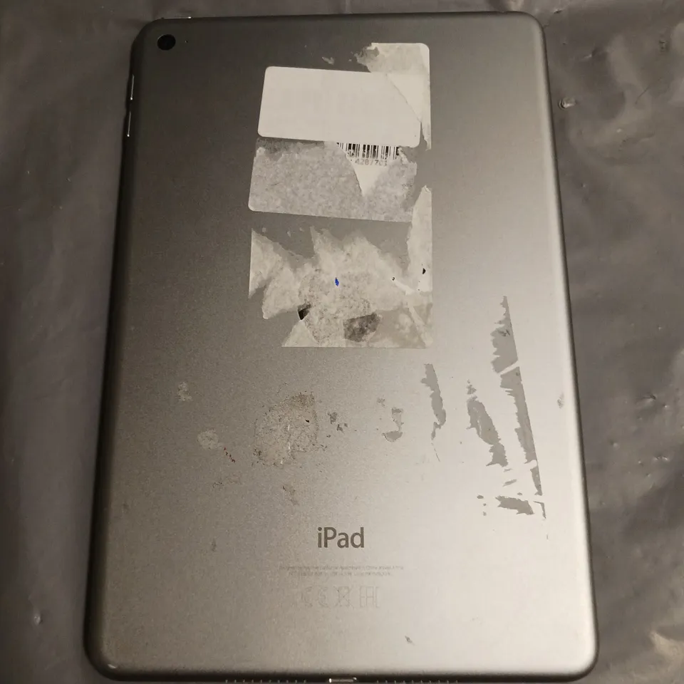 APPLE IPAD MINI 4 A1538 TABLET IN SILVER