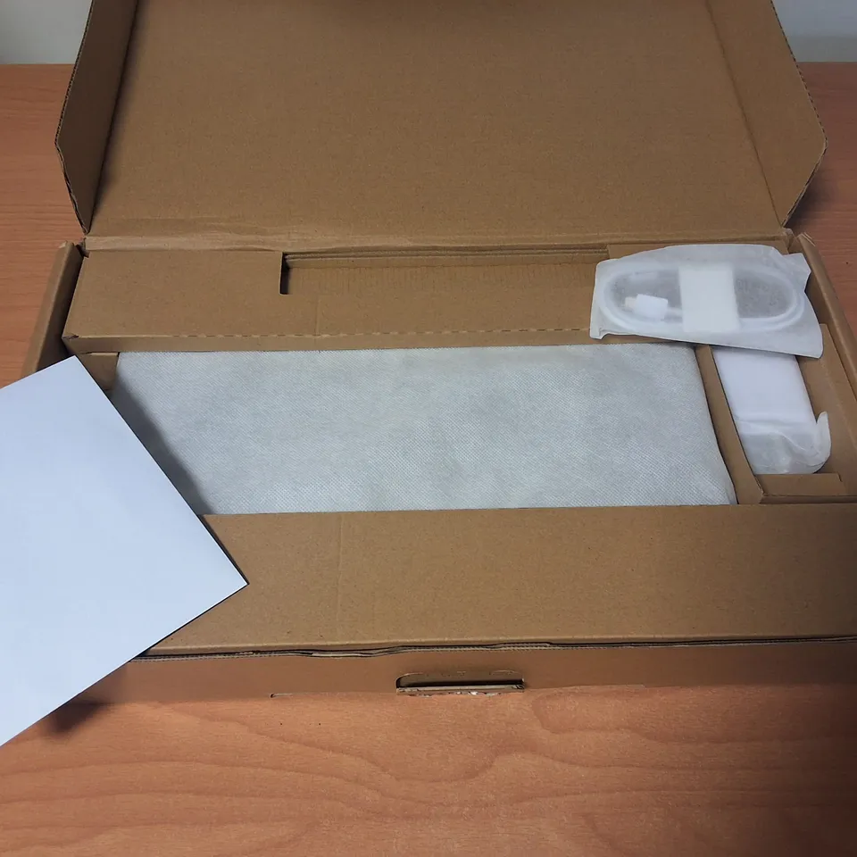 BOXED SAMSUNG GALAXY CHROMEBOOK GO INTEL CELERON LAPTOP IN SILVER - 340XDA-KS2