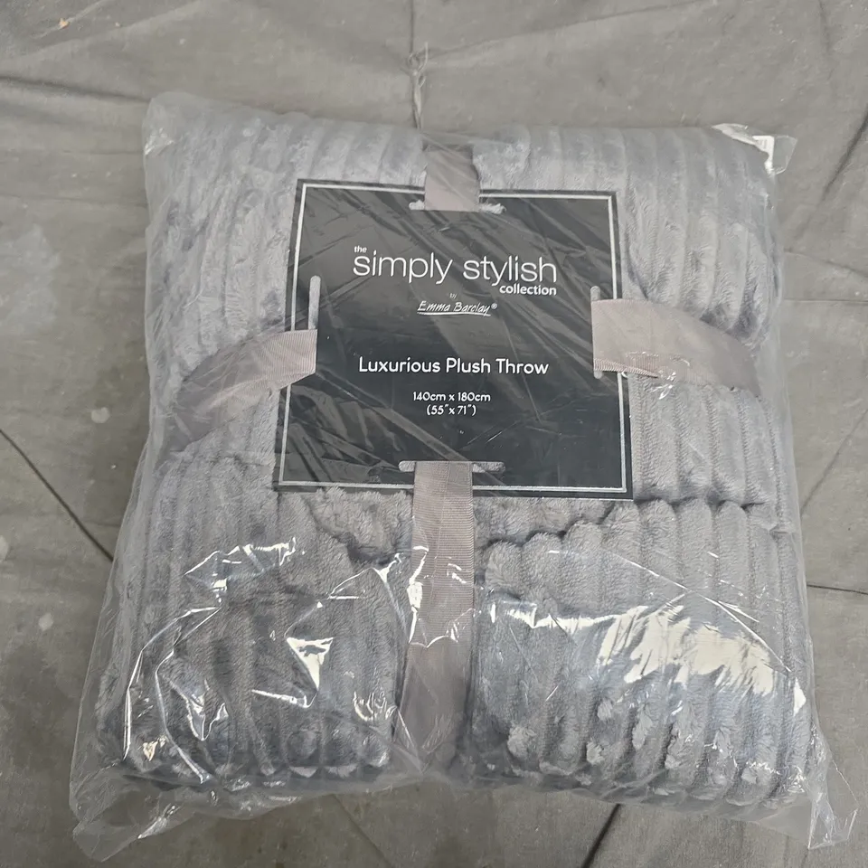BAGGED THE SMIPLY STYLISH COLLECTION BY EMMA BARCLAY LUXURIOUS PLUSH THROW IN GREY (140X180CM)