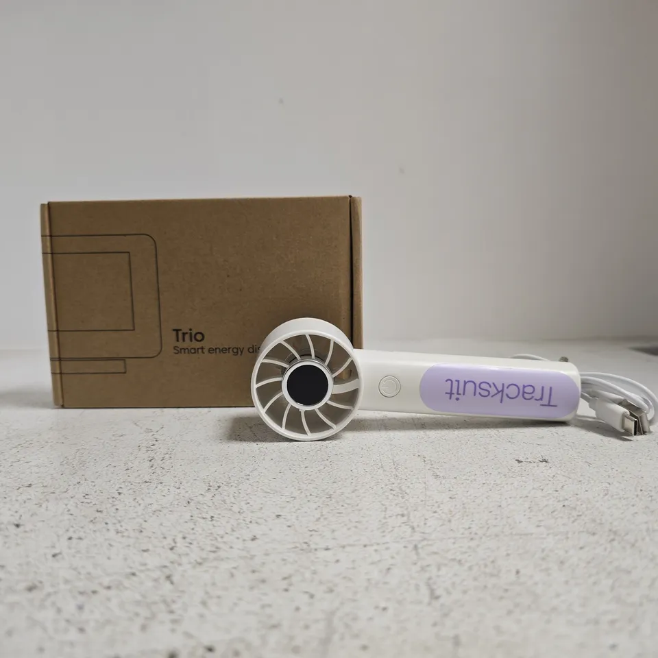 APPROXIMATELY 8 ASSORTED HOUSEHOLD ITEMS TO INCLUDE HANDHELD FAN, TRIO SMART ENERGY DISPLAY, ETC