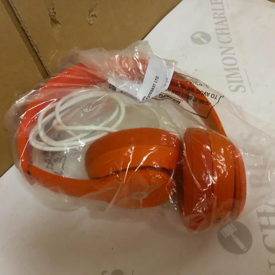 BEATS SOLO3 WIRELESS HEADPHONES - RED