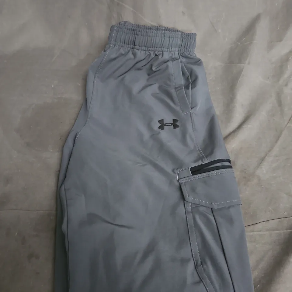UNDR ARMOUR CASUAL TRACKIES - SIZE XL - KIDS