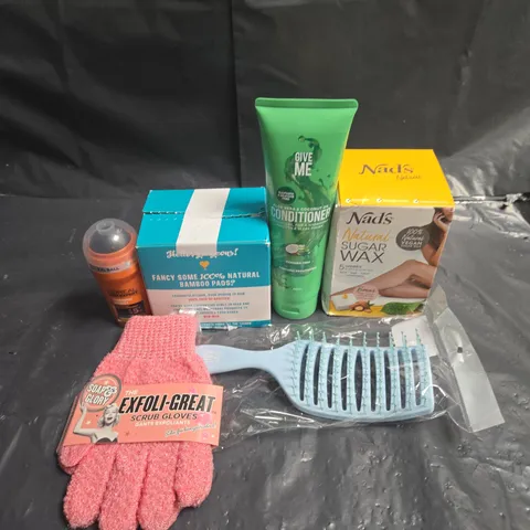 APPROXIMATEY 20 ASSORTED HEALTH AND BEAUTY PRODUCTS TO INCLUDE - NADS NATURAL SUGAR WAX - L'OREAL MENS ROLL ON AND BAMBOO FEMININE PADS