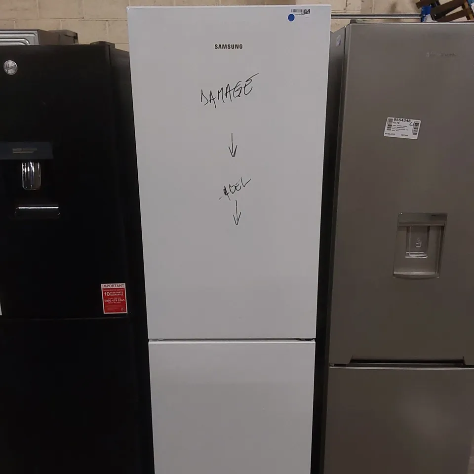 SAMSUNG CLASSIC FRIDGE FREEZER WHITE RB33B610EWW - UNPROCESSED RAW RETURN