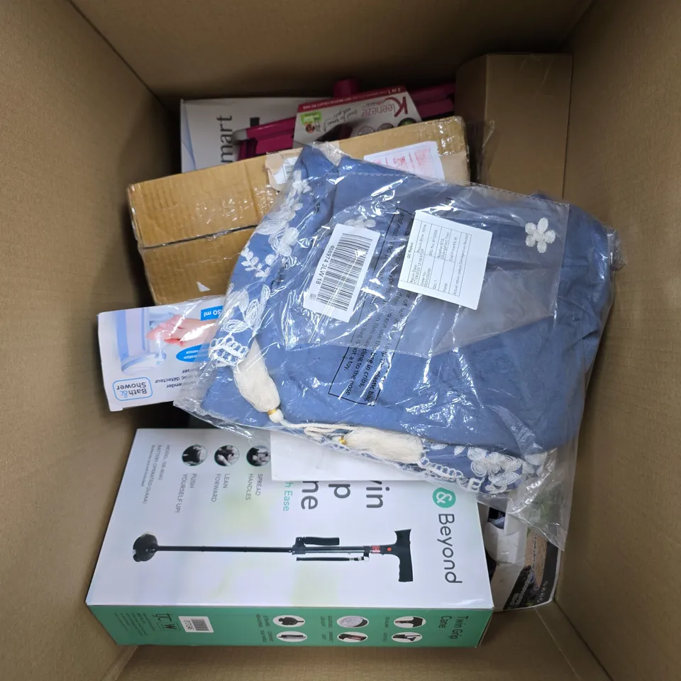 APPROXIMATELY 10 ASSORTED HOUSEHOLD PRODUCTS TO INCLUDE GRIP CANE, BRUSH HEAD, SOAP DISPENSER ETC