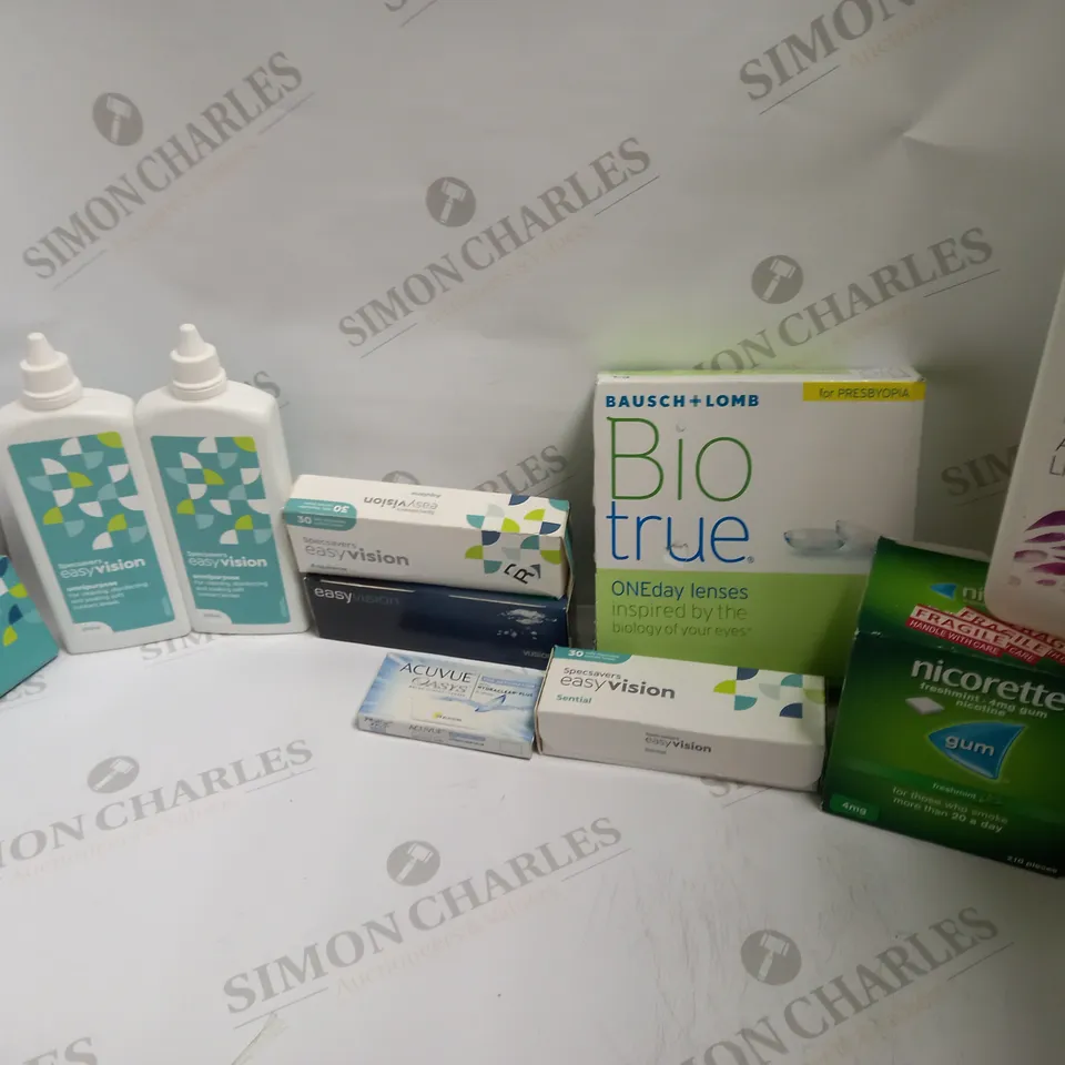 LOT OF APPROXIMATELY 25 ASSORTED EYECARE & HEALTHCARE PRODUCTS TO INCLUDE SPECSAVERS 1-DAY CONTACT LENSES, NICORETTE FRESHMINT 4MG GUM, EASYVISION MULTIPURPOSE SOLUTION, ETC