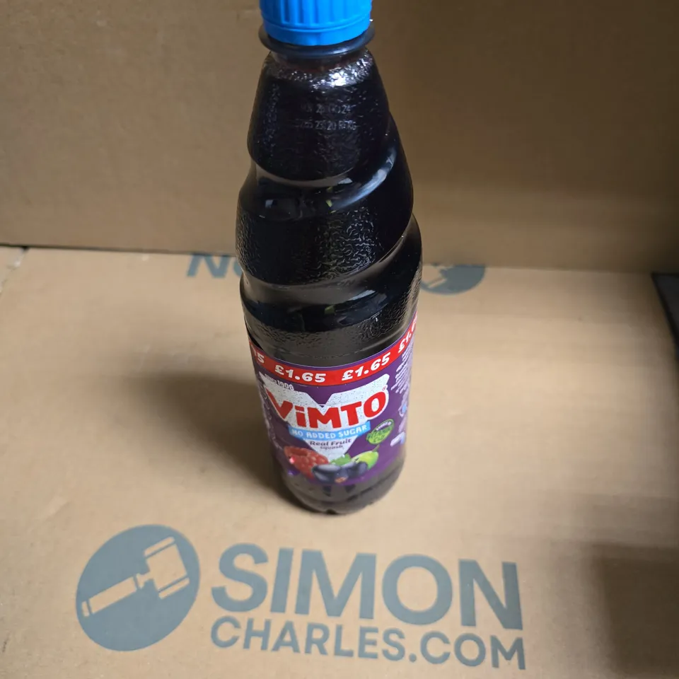 BOX OF APPROXIMATELY 14 ASSORTED DRINK ITEMS INCLUDING ROBINSONS JUICE AND VIMTO 