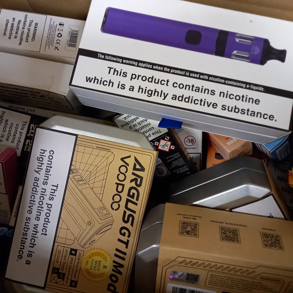 APPROXIMATELY 20 ASSORTED BOXED VAPING PRODUCTS TO INCLUDE GEEKVAPE ONE, VOOPOO ARGUS GT II MOD, INNOKIN ENDURA T20 S ETC.