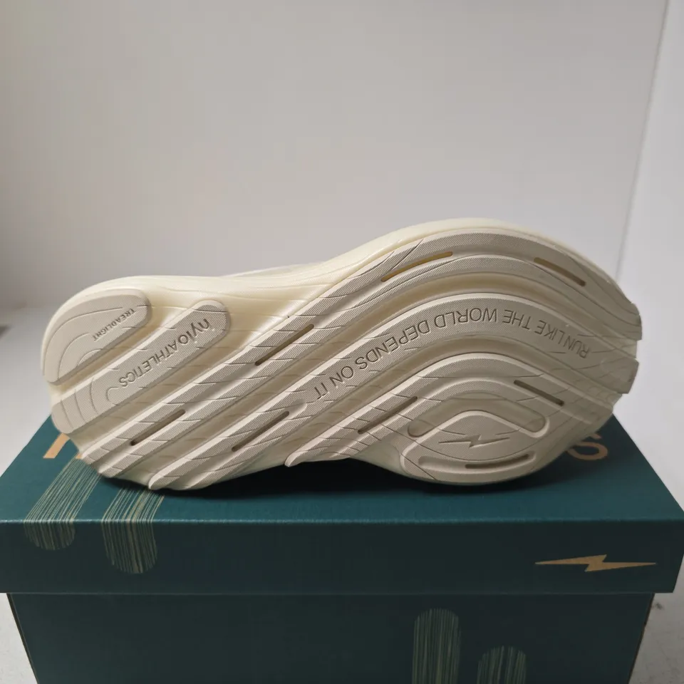 HYLO AXIS UNDYED/PEBBLE UK 4 BOXED