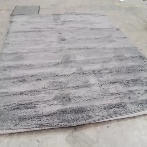 QUALITY DESIGNER AREA RUG - APPROXIMATELY 290X210CM