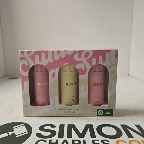 SUNDAE MINI SHOWER FOAM TRIO GIFT SET β 3 X 97ML BOTTLES (BIRTHDAY CAKE, VERY VANILLA & CHERRY ON TOP)