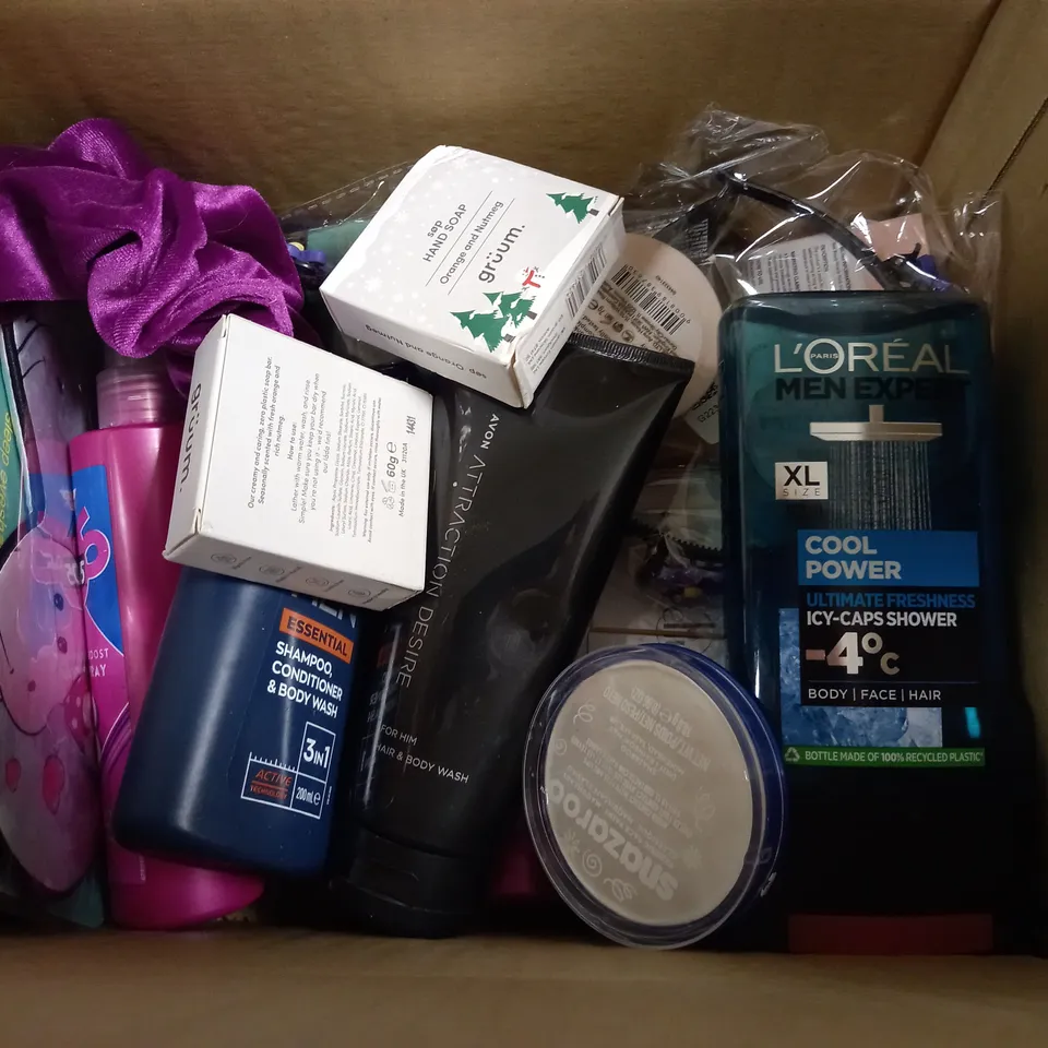 BOX OF APPROXIMATELY 20 ASSORTED COSMETICS TO INCLUDE VO5 GEL SPRAY, LOREAL MEN SHOWER WASH, BYOMA EYE GEL ETC