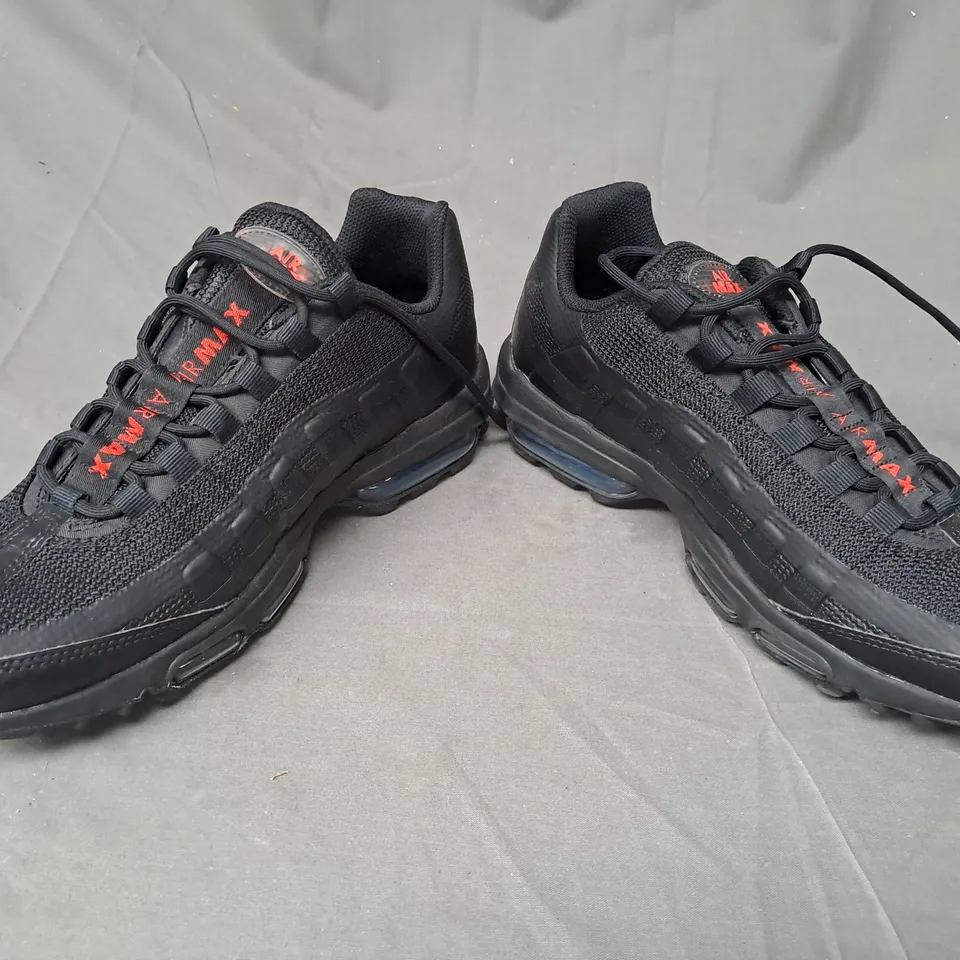 PAIR OF NIKE AIR MAX SHOES IN BLACK/RED UK SIZE 9