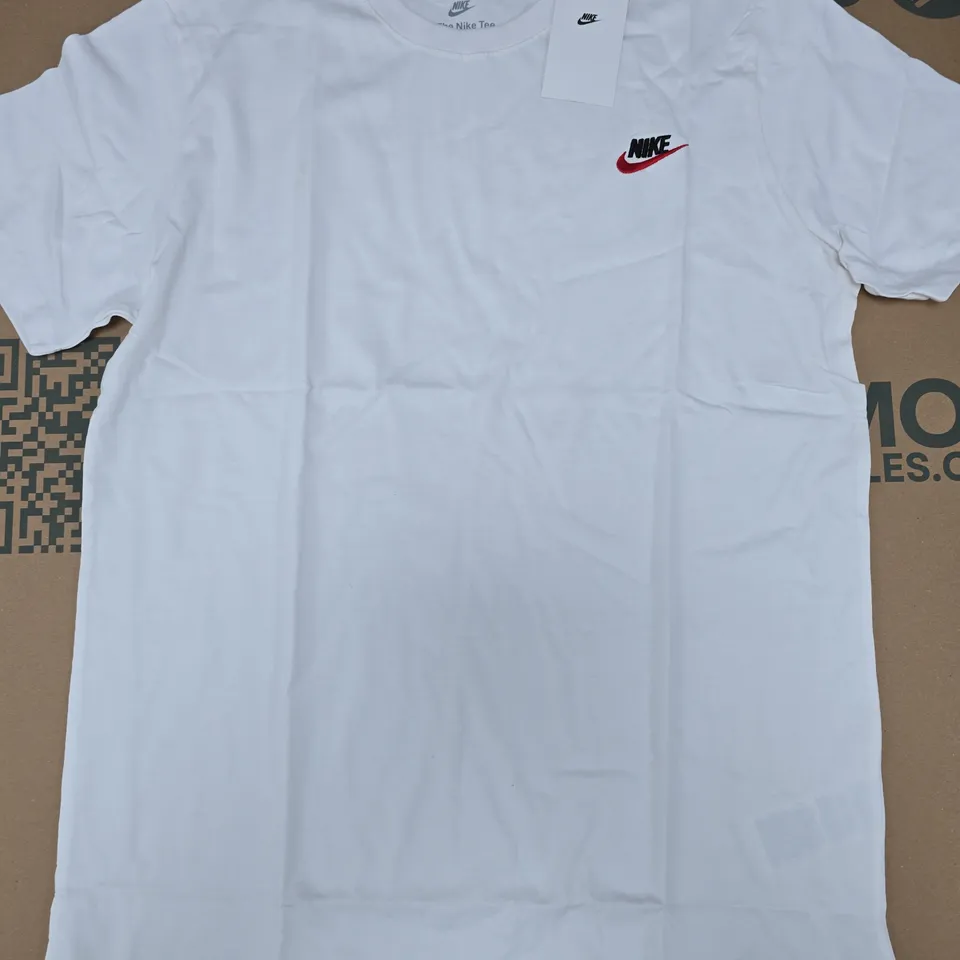 NIKE THE NIKE TEE IN WHITE - LARGE