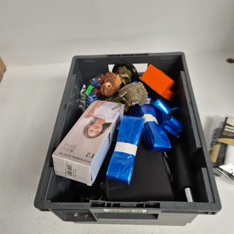 TOTE OF APPROXIMATELY 12 ASSORTED ITEMS TO INCLUDE: SNEAKER CLEANING KIT