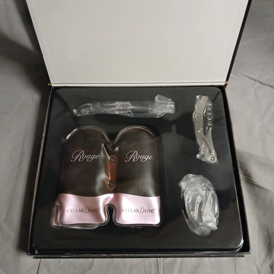 CELLARDINE THERM AU ROUGE ANNIVERSARY GIFT SET – WINE ACCESSORIES