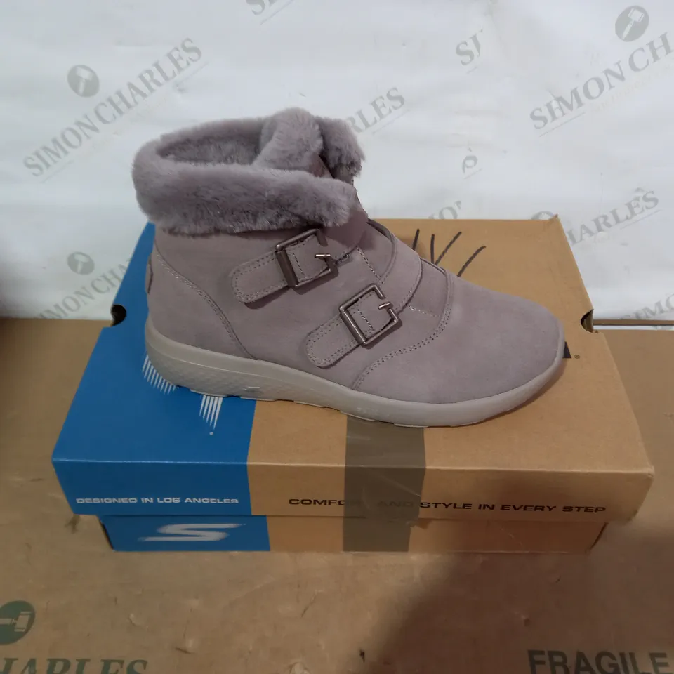 BOXED PAIR OF SKECHERS - SIZE 5.5