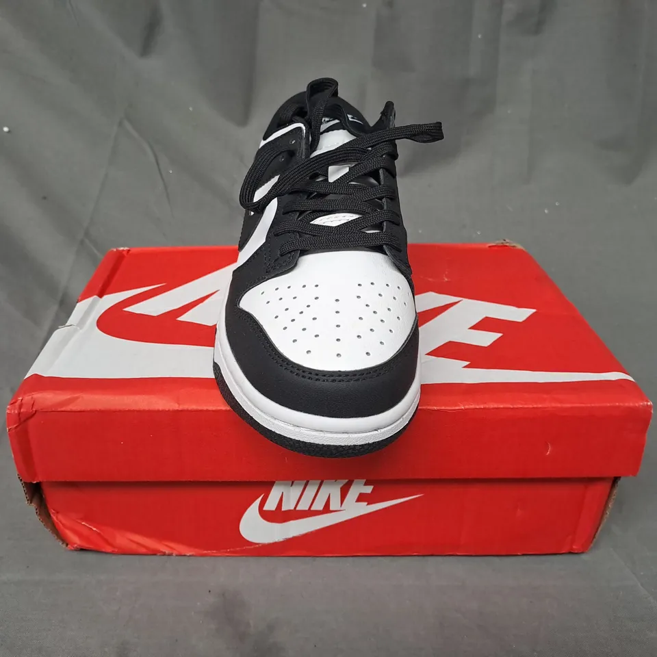 BOXED PAIR OF NIKE DUNK LOW SHOES IN BLACK/WHITE UK SIZE 4.5